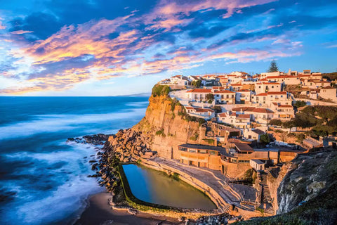 Portugalia  – A dynamic cityscape showcasing a bustling urban skyline, vibrant streets, and iconic landmarks that capture the essence of modern city life.